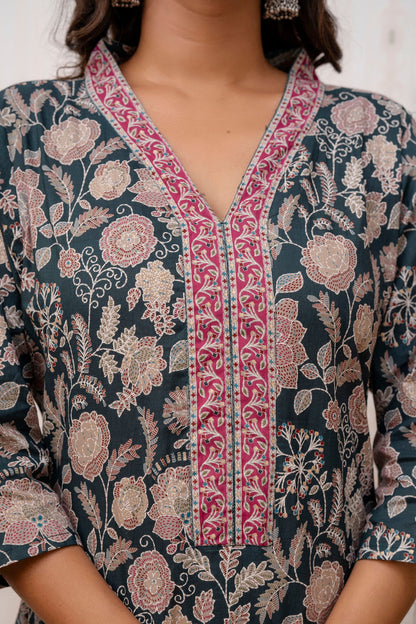 Green Printed Straight Kurta with Three Quarter Sleeves