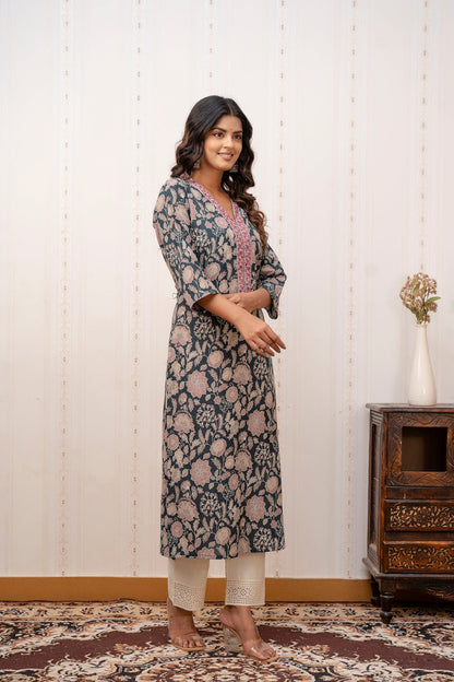 Green Printed Straight Kurta with Three Quarter Sleeves