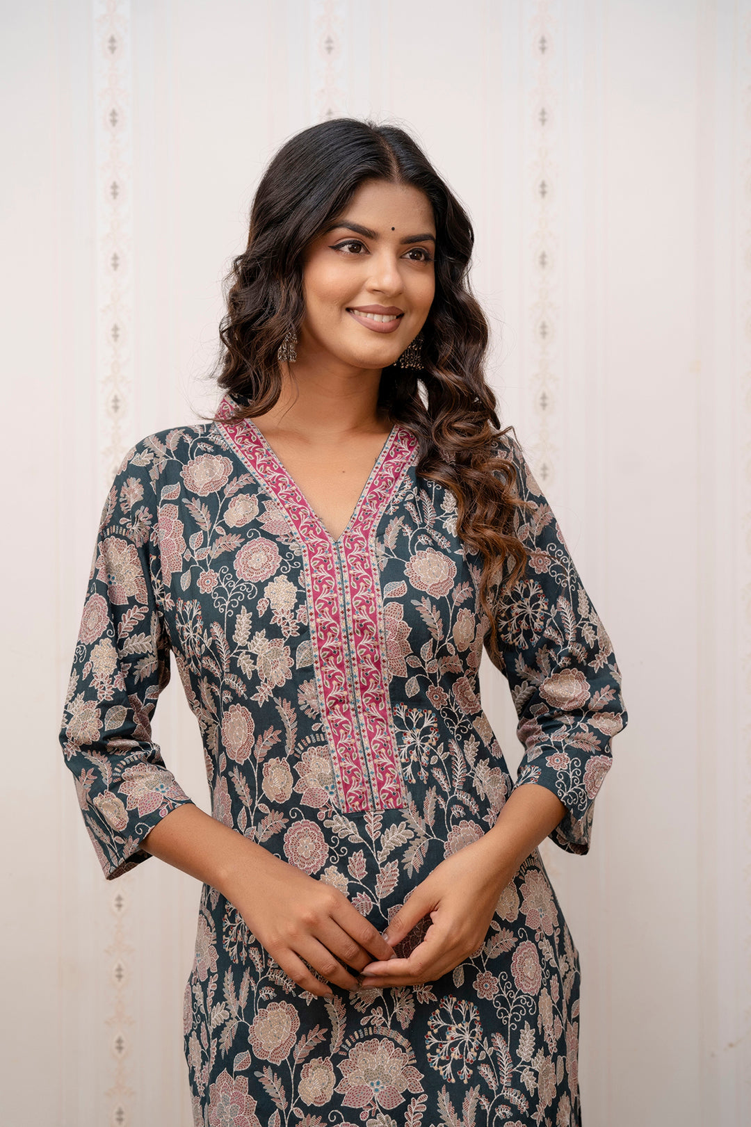 Green Printed Straight Kurta with Three Quarter Sleeves