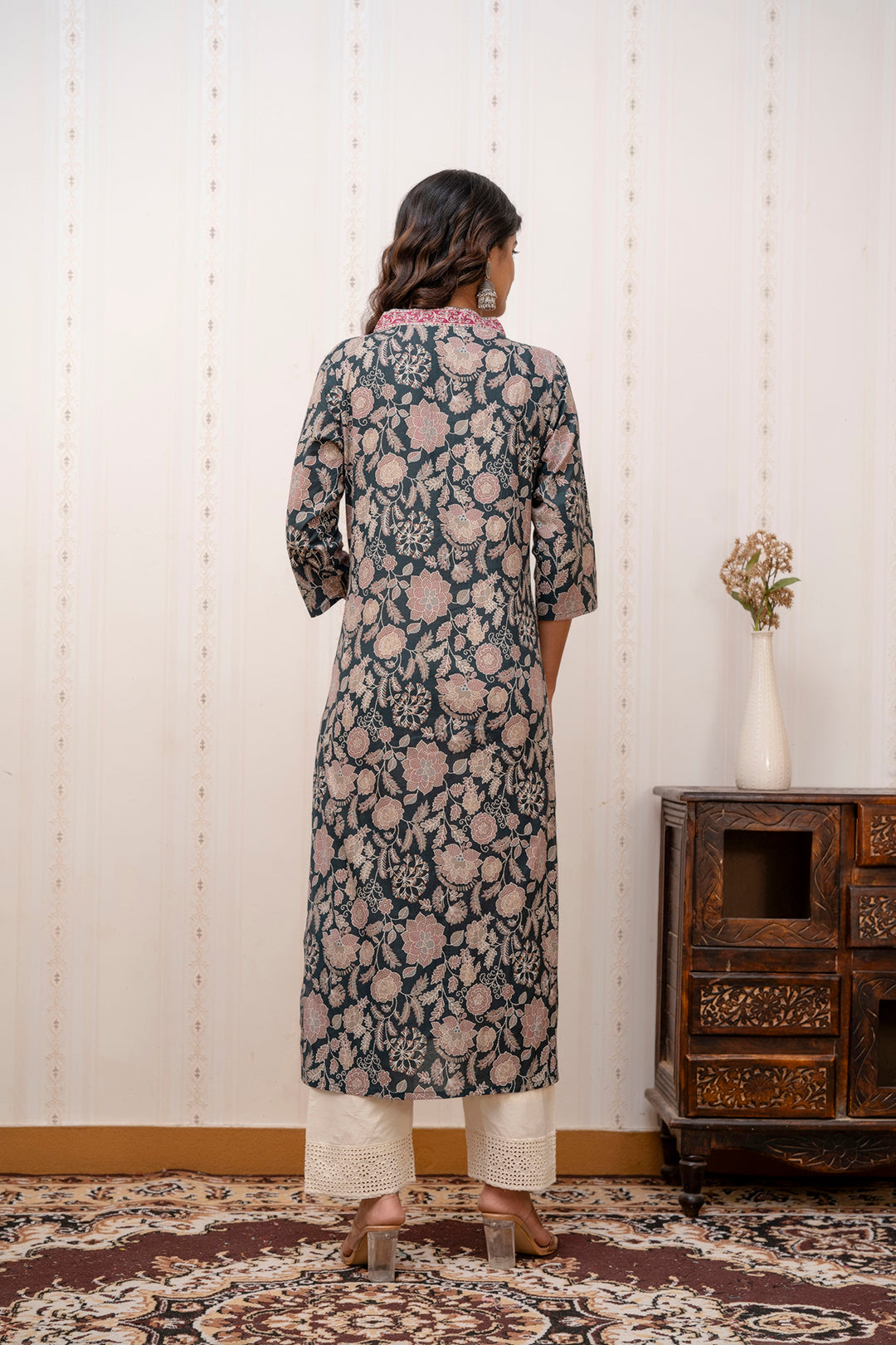 Green Printed Straight Kurta with Three Quarter Sleeves