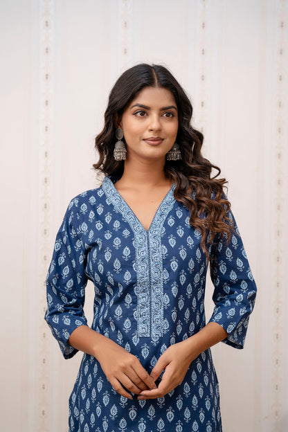 Blue Printed Straight Kurta with Three Quarter Sleeves
