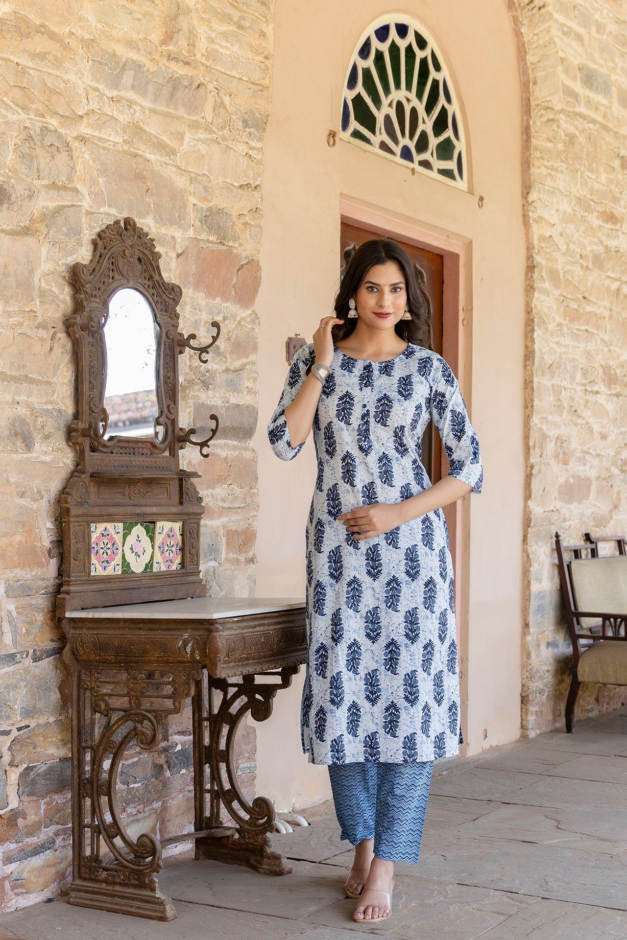 Blue Printed Straight Kurta with Three Quarter Sleeves