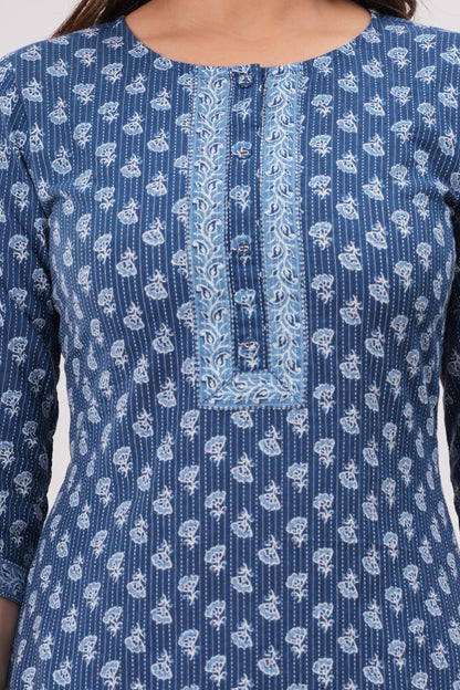 Blue Printed Straight Kurta with Three Quarter Sleeves