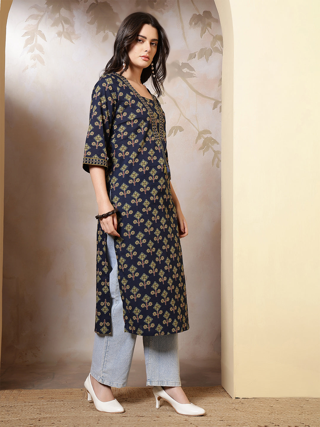 Blue Printed Straight Kurta with Three Quarter Sleeves