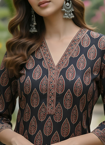 Printed Straight Kurta with Three Quarter Sleeves