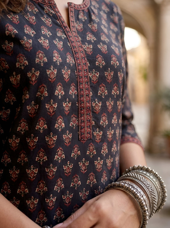 Printed Straight Kurta with Three Quarter Sleeves