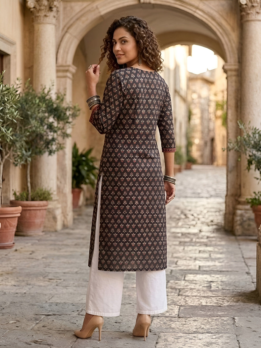 Printed Straight Kurta with Three Quarter Sleeves