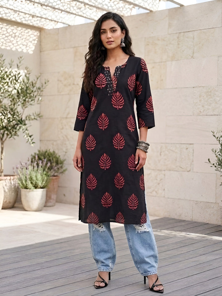 Printed Straight Kurta with Three Quarter Sleeves