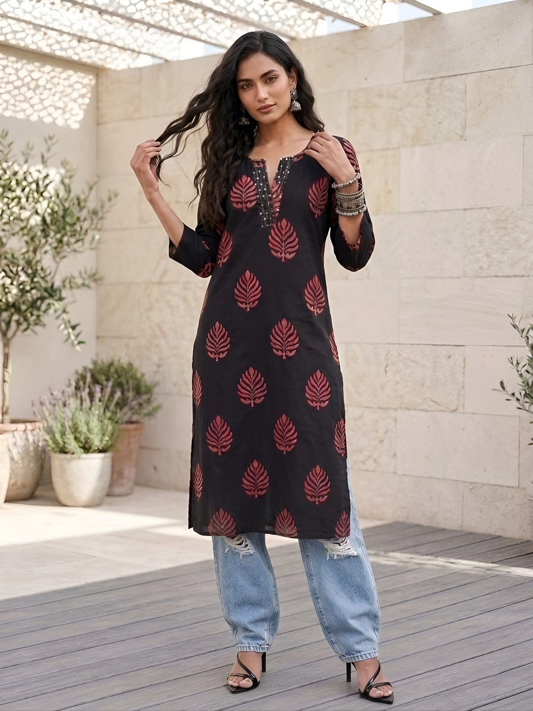 Printed Straight Kurta with Three Quarter Sleeves