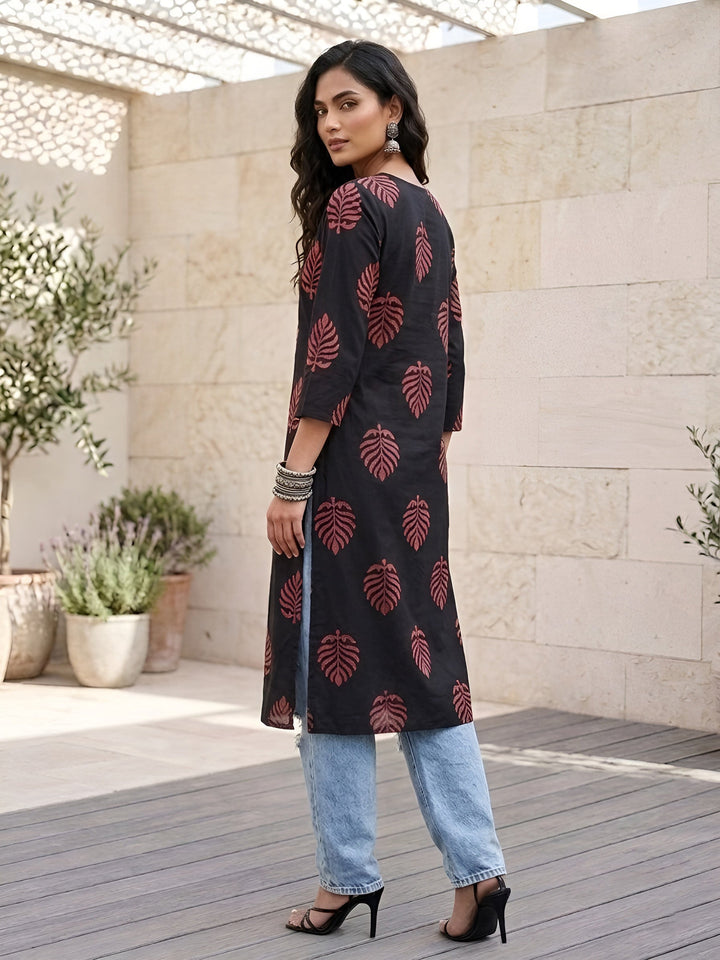 Printed Straight Kurta with Three Quarter Sleeves