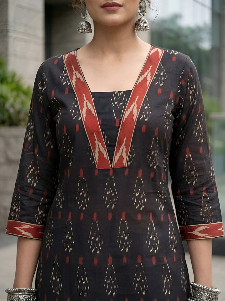 Printed Straight Kurta with Three Quarter Sleeves