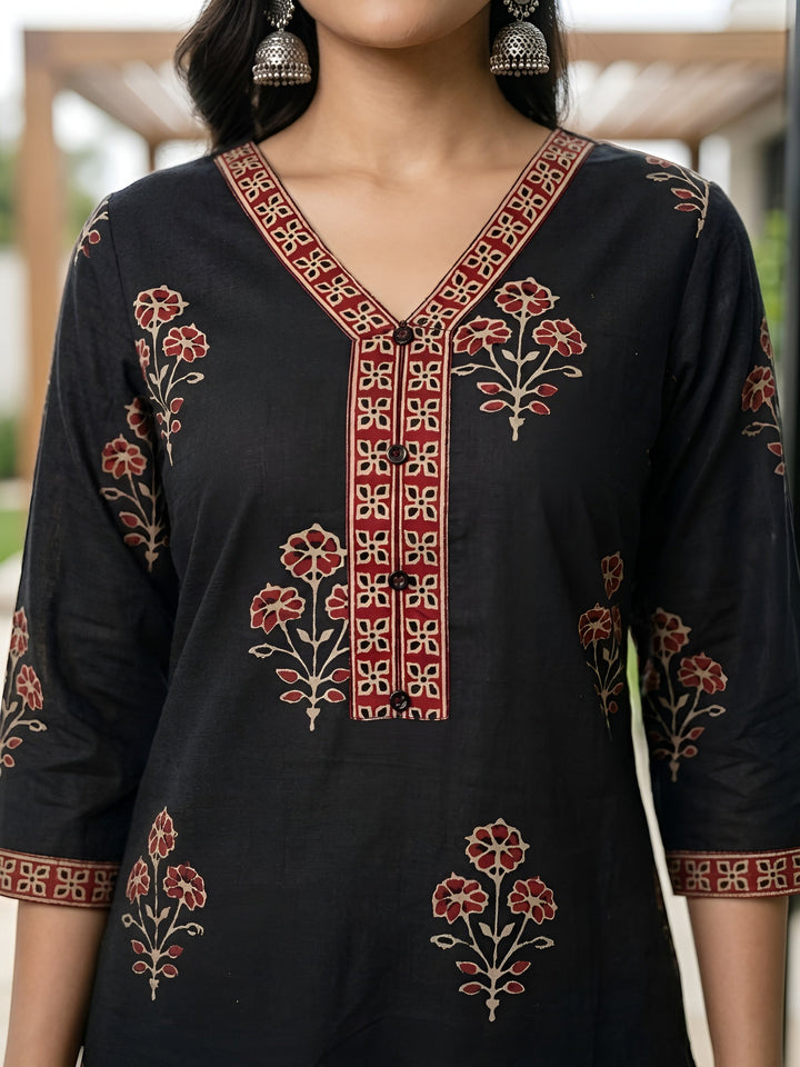 Printed Straight Kurta with Three Quarter Sleeves