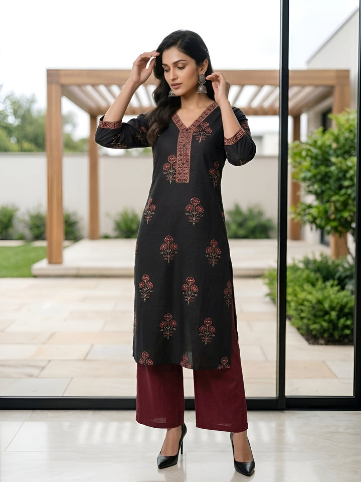 Printed Straight Kurta with Three Quarter Sleeves