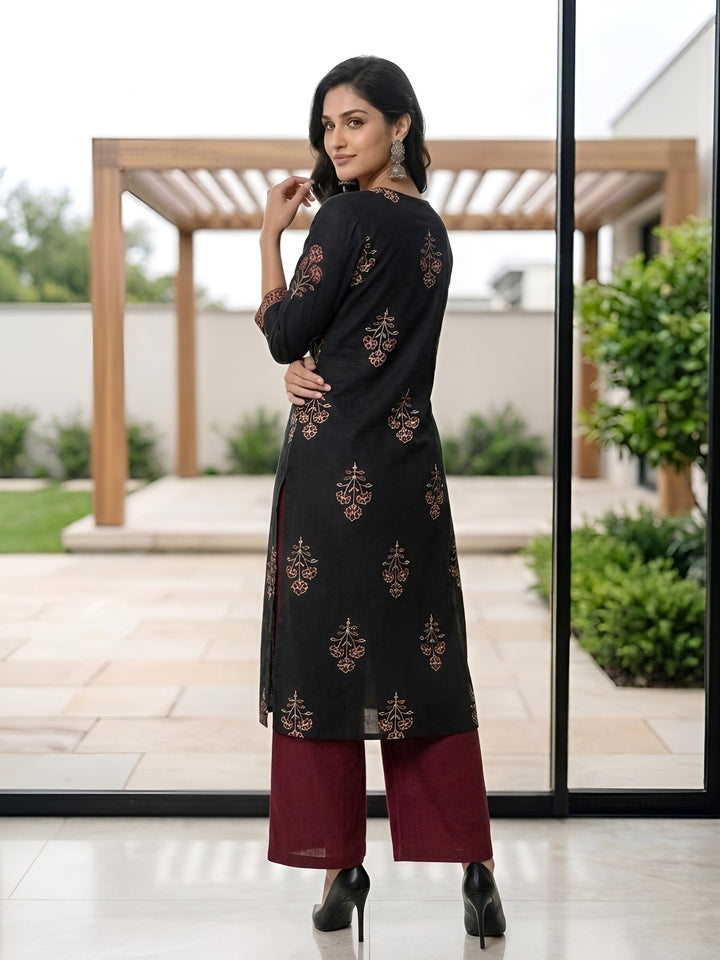 Printed Straight Kurta with Three Quarter Sleeves