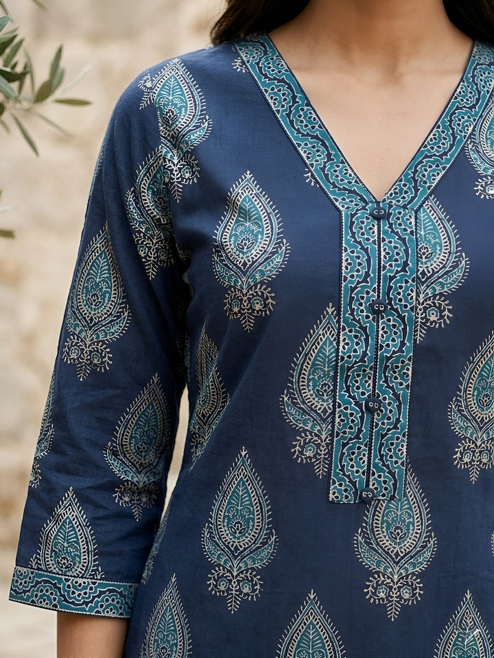 Printed Straight Kurta with Three Quarter Sleeves