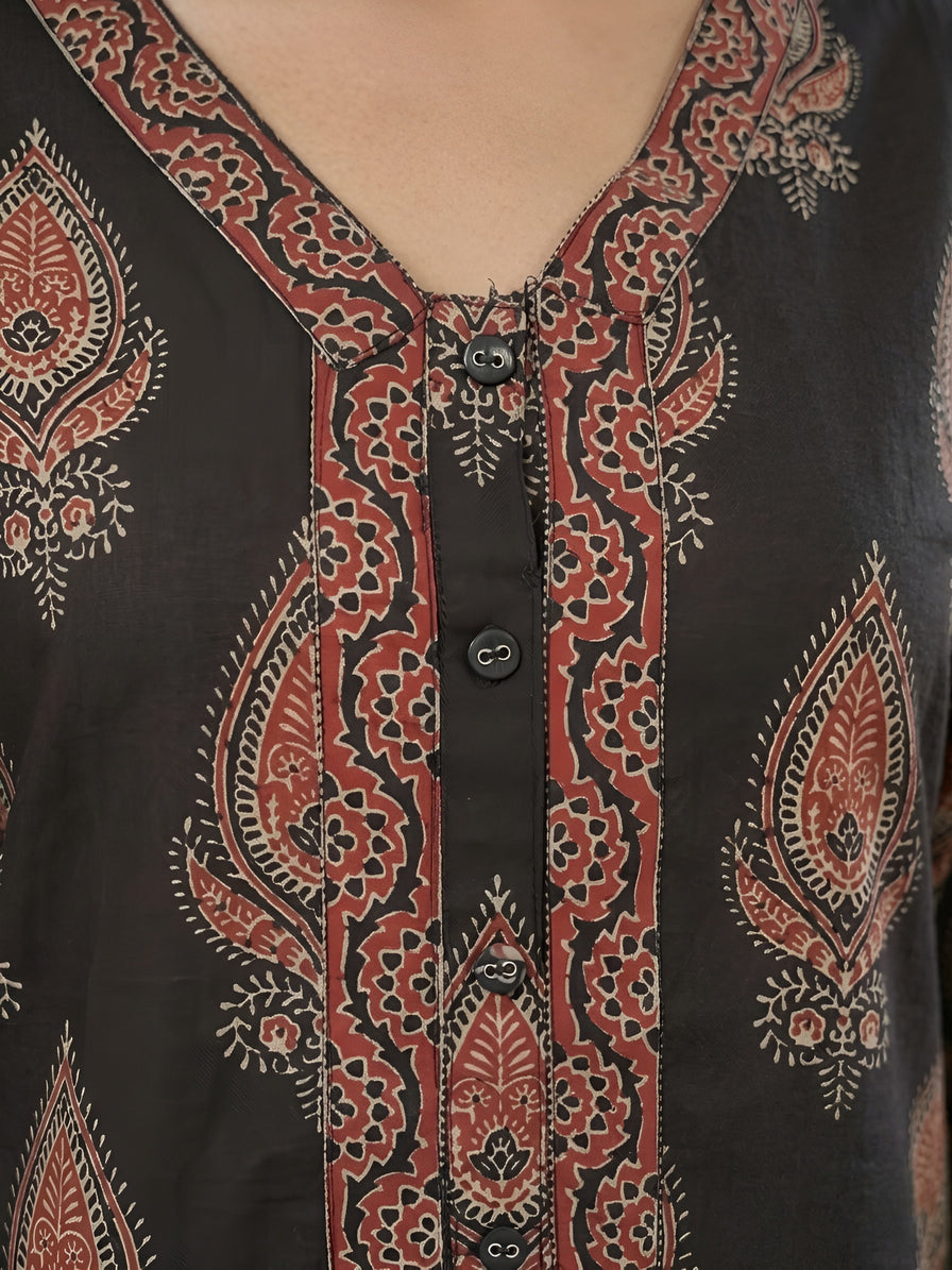 Printed Straight Kurta With Three Quarter Sleeves