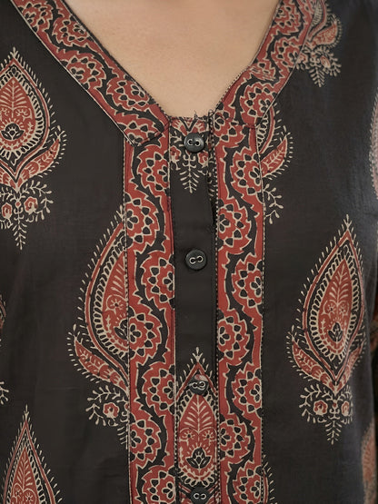 Printed Straight Kurta With Three Quarter Sleeves