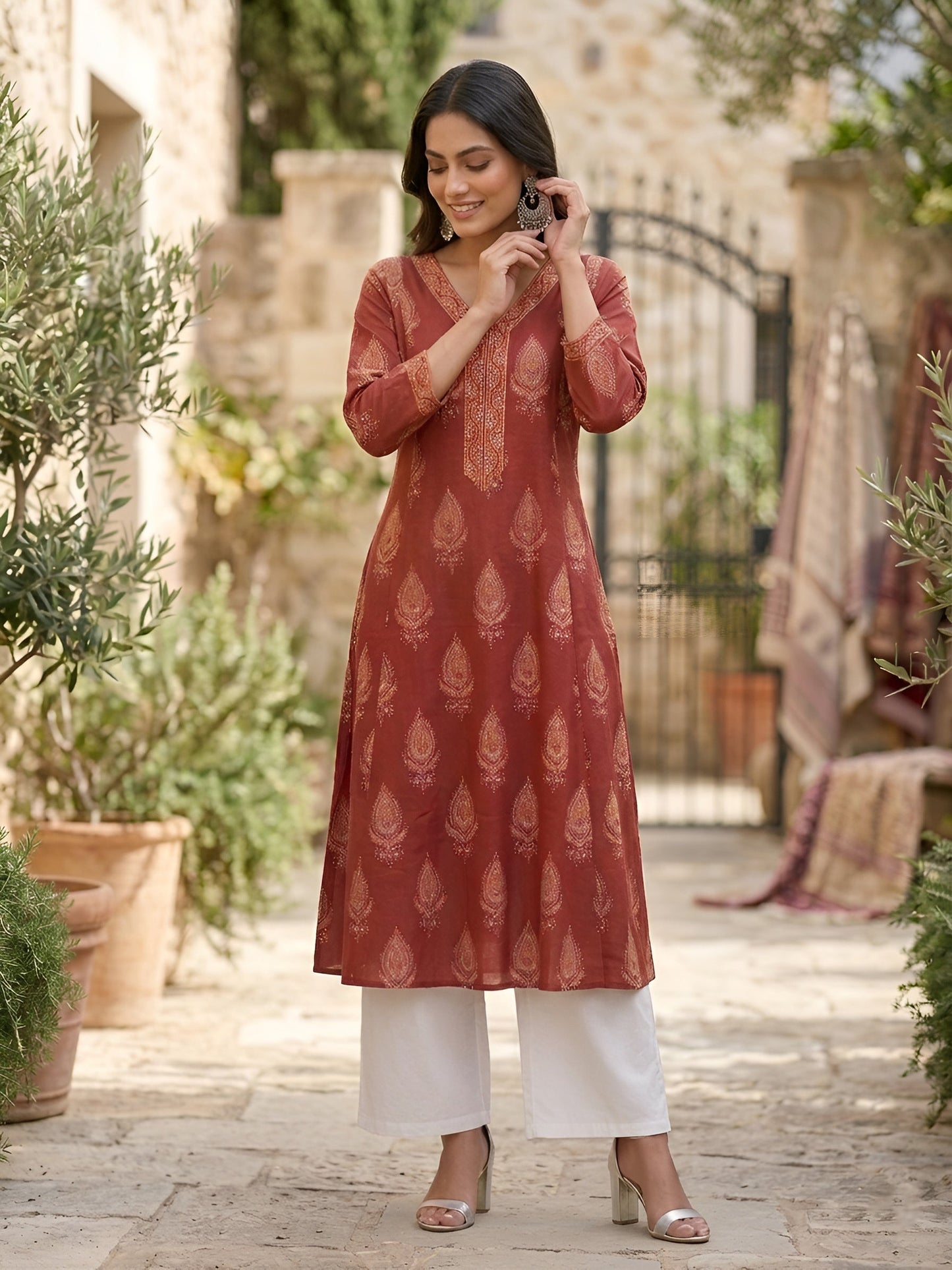 Printed Straight Kurta With Three Quarter Sleeves