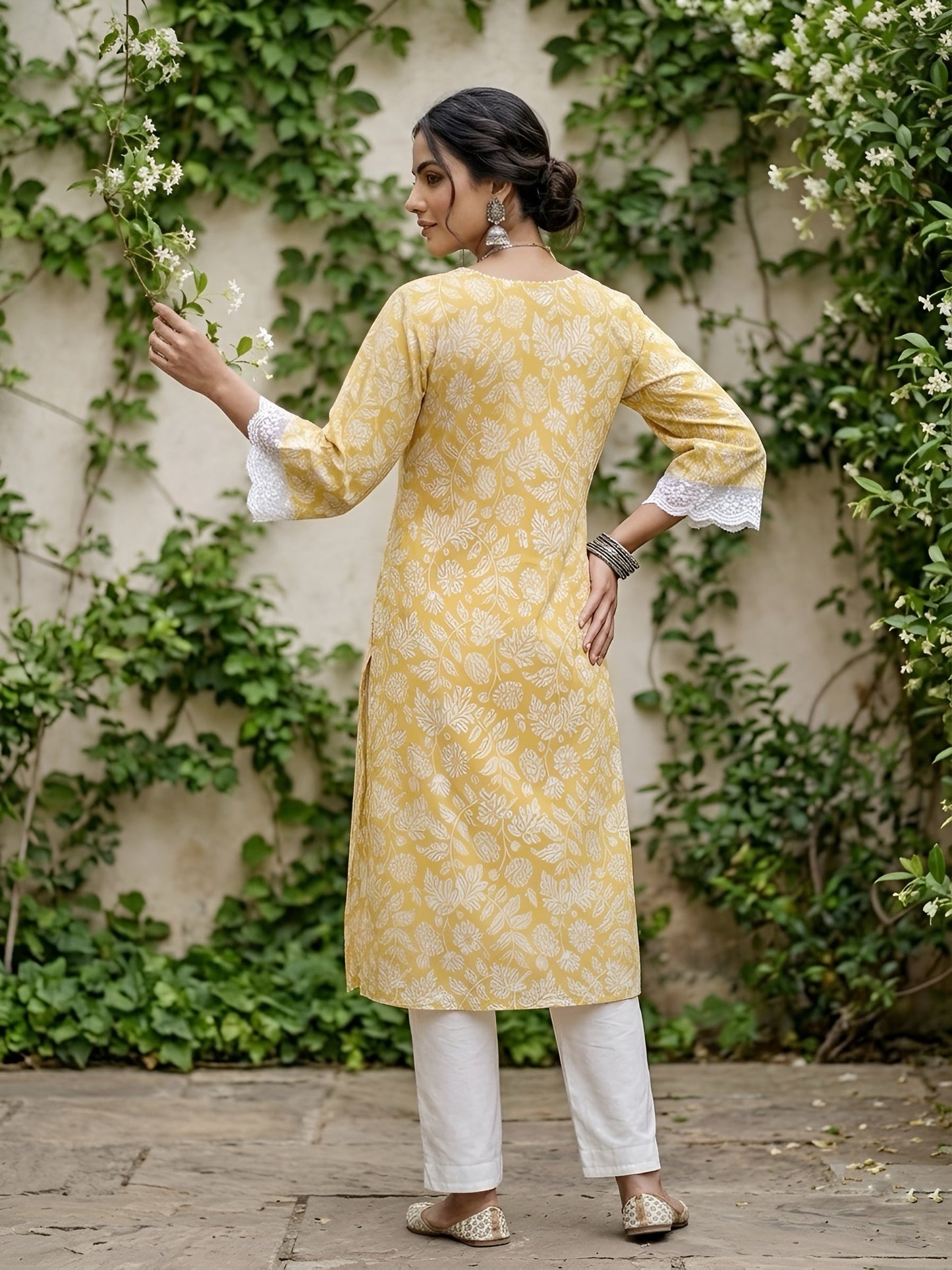 Printed Straight Kurta With Three Quarter Sleeves