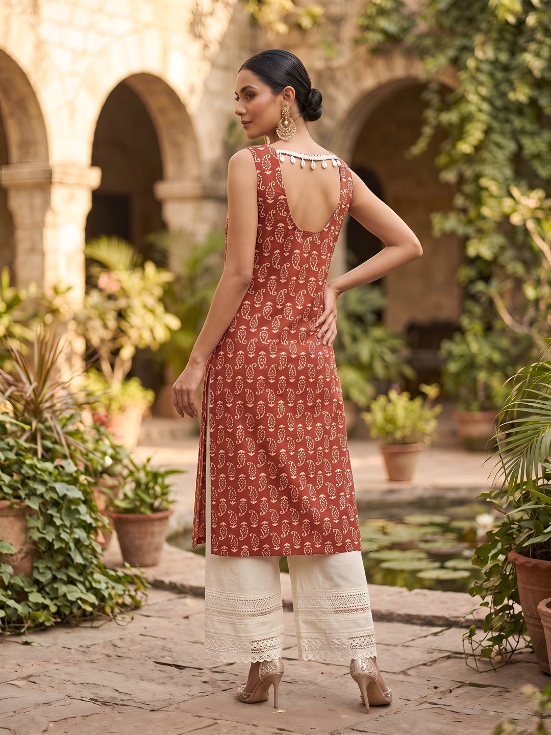 Printed Stylish Back Straight Sleeveless Kurta