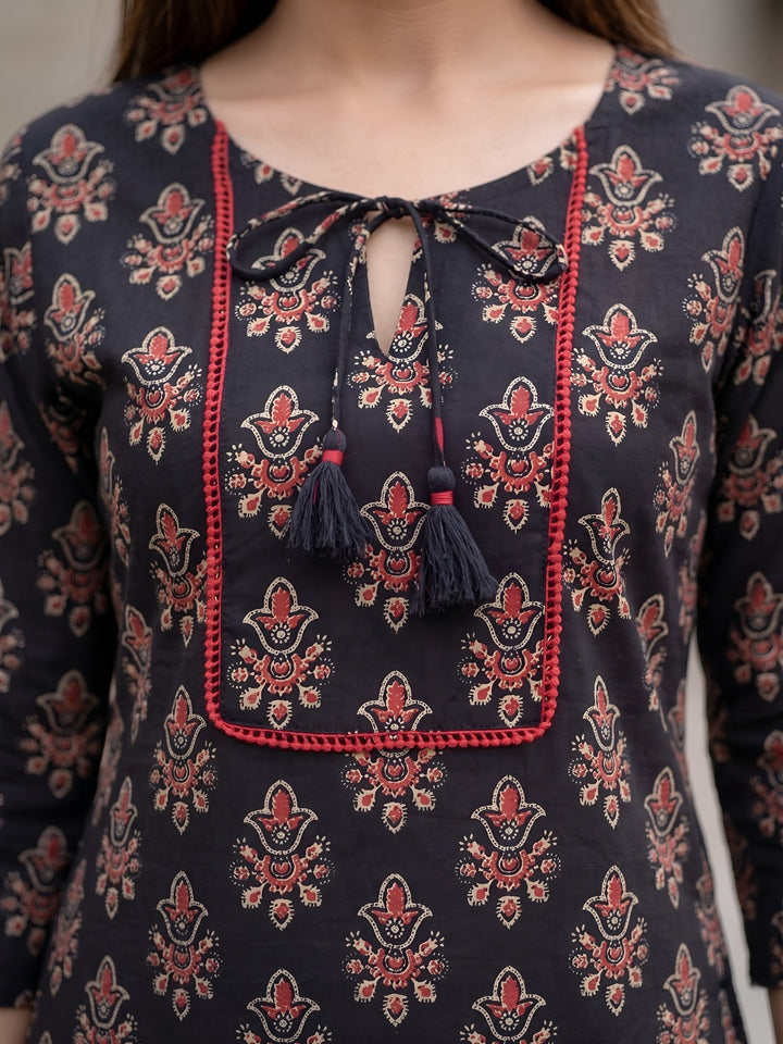 Printed Straight Kurta With Three Quarter
