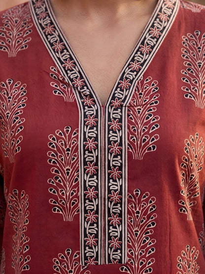 Printed Straight Kurta with Three Quarter Sleeves