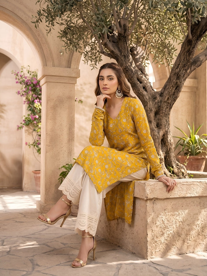 Printed Straight Kurta with Three Quarter Sleeves