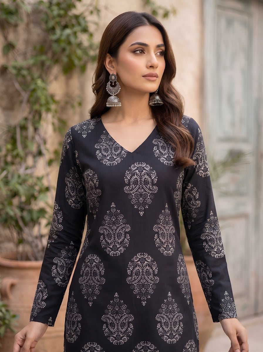Printed Straight Kurta with Three Quarter Sleeves