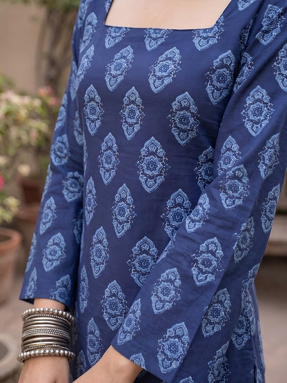 Printed Straight Kurta with Three Quarter Sleeves