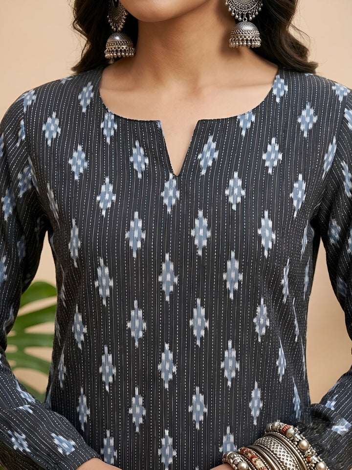 Printed Straight Kurta With Three Quarter Sleeves