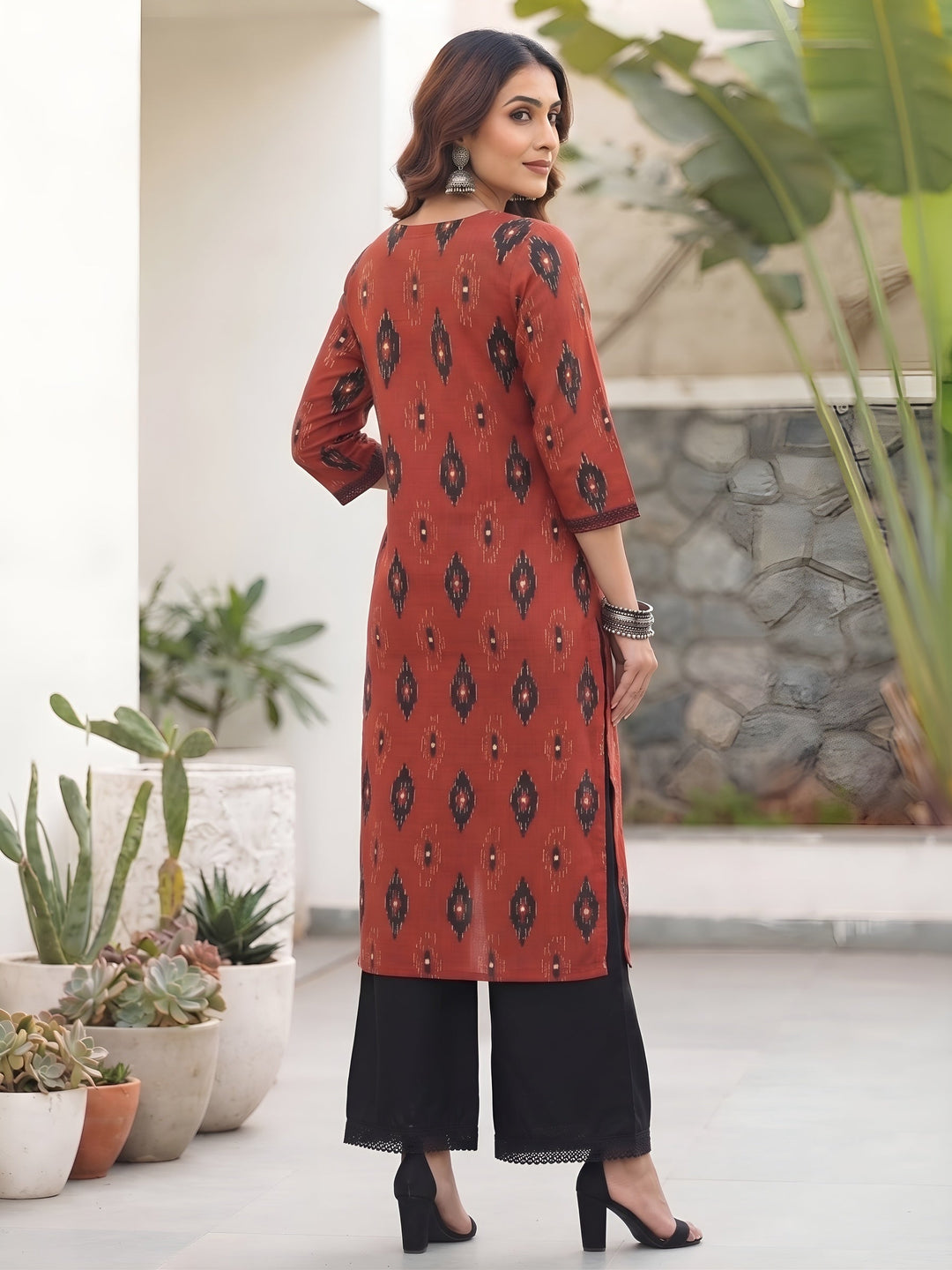 Printed Straight Kurta With Three Quarter Sleeves