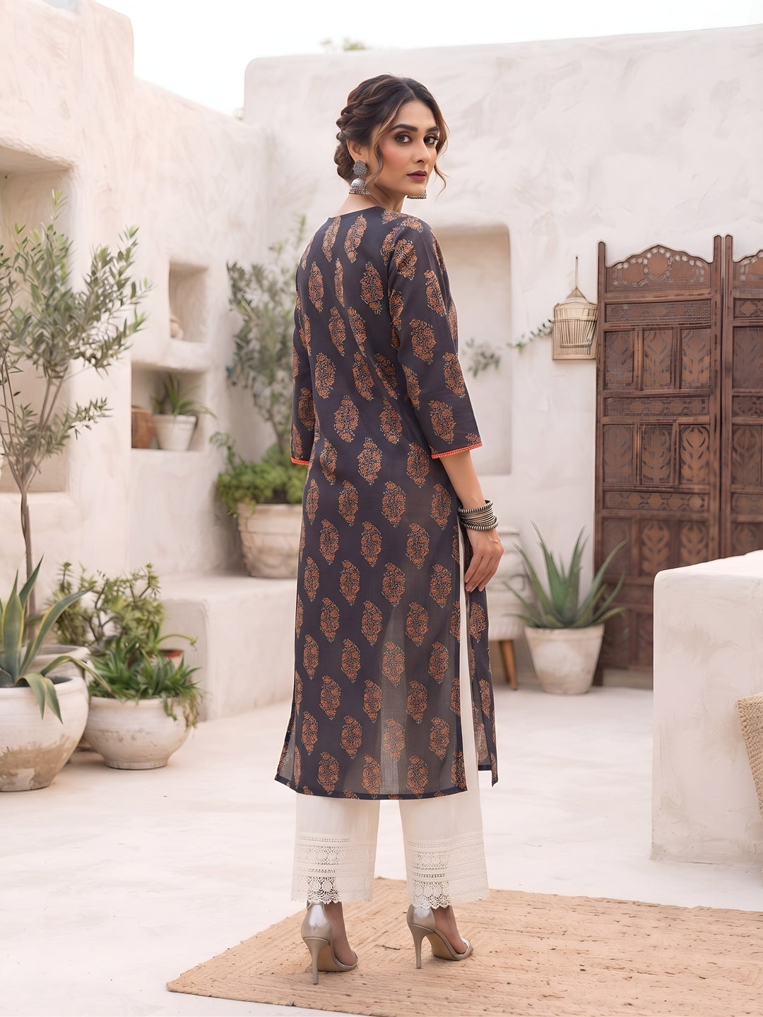 Printed Straight Kurta with Three Quarter Sleeves