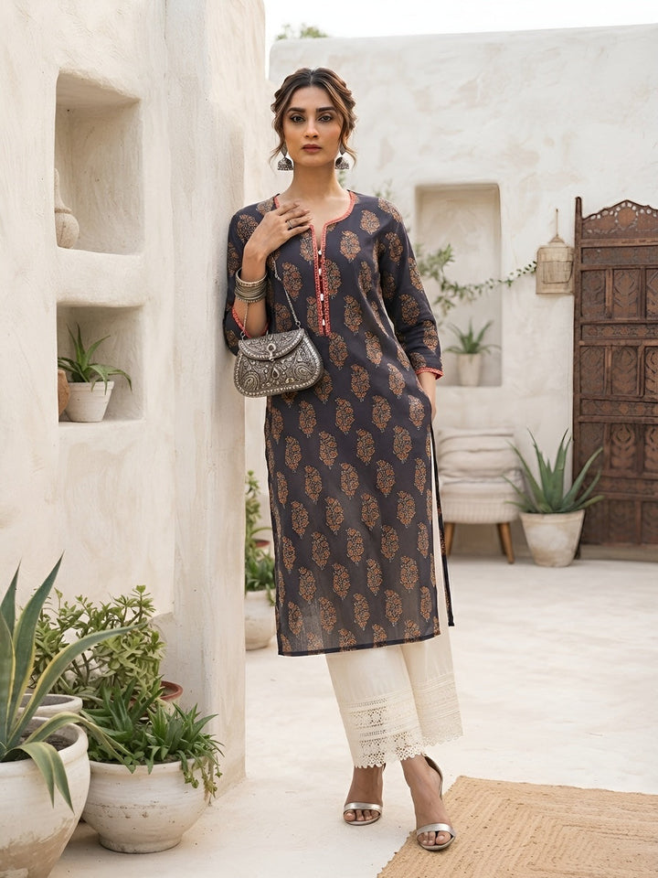 Printed Straight Kurta with Three Quarter Sleeves