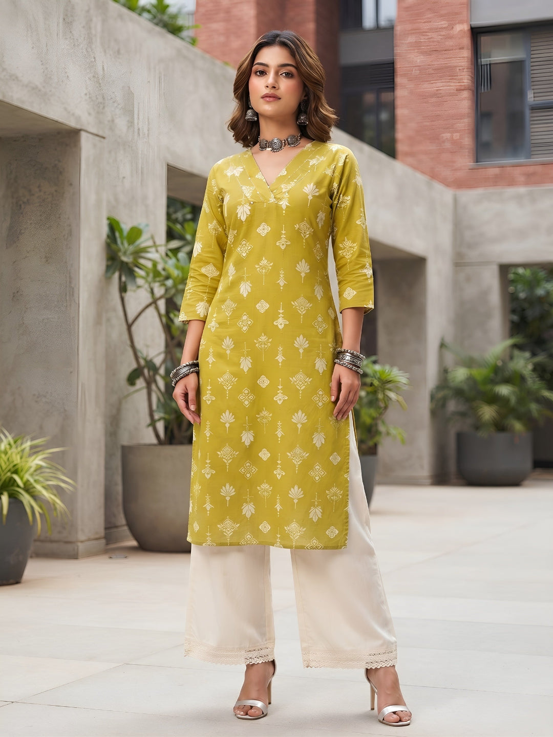 Printed Straight Kurta with Three Quarter Sleeves