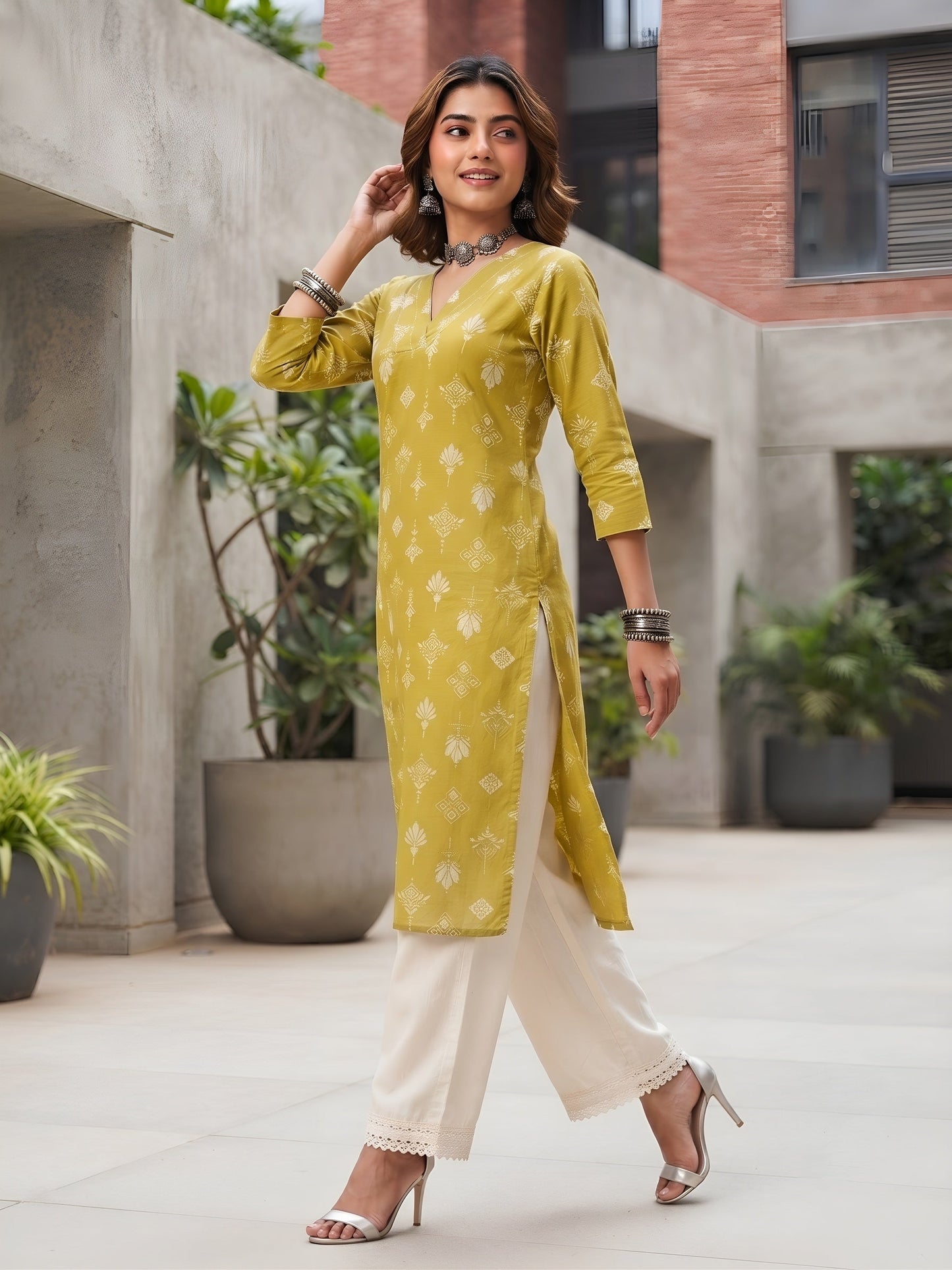 Printed Straight Kurta with Three Quarter Sleeves