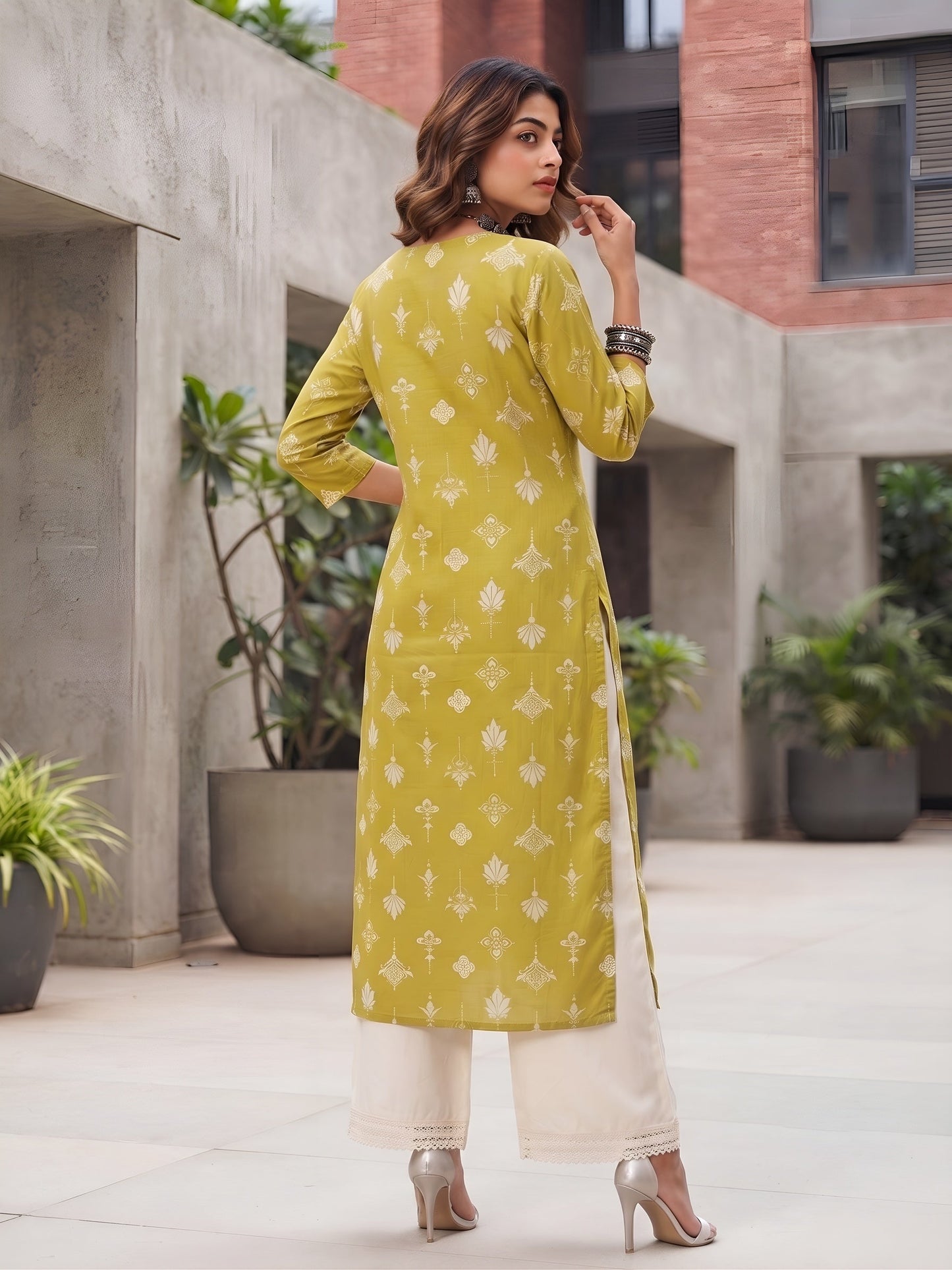 Printed Straight Kurta with Three Quarter Sleeves