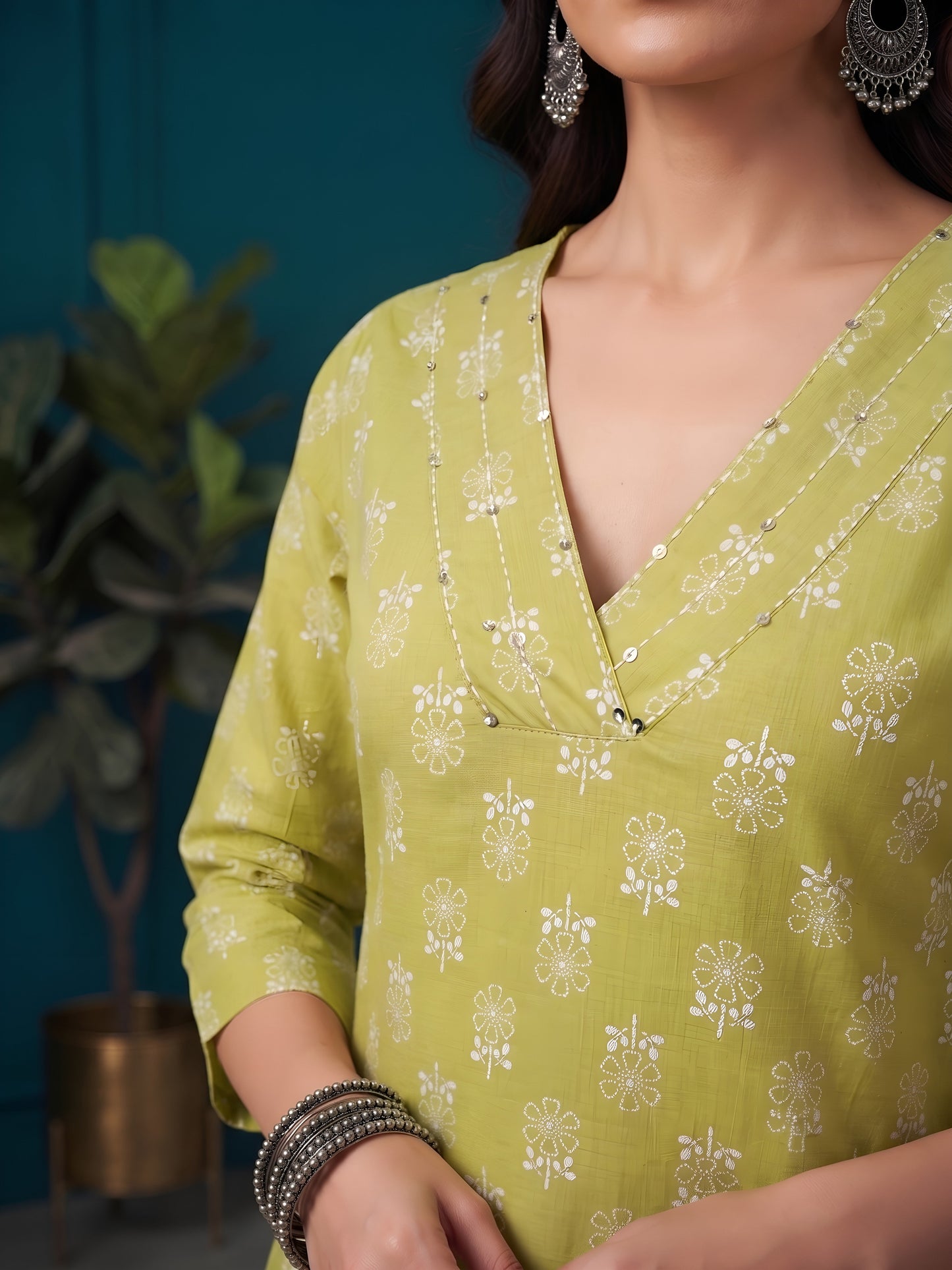 Printed Straight Kurta with Three Quarter Sleeves
