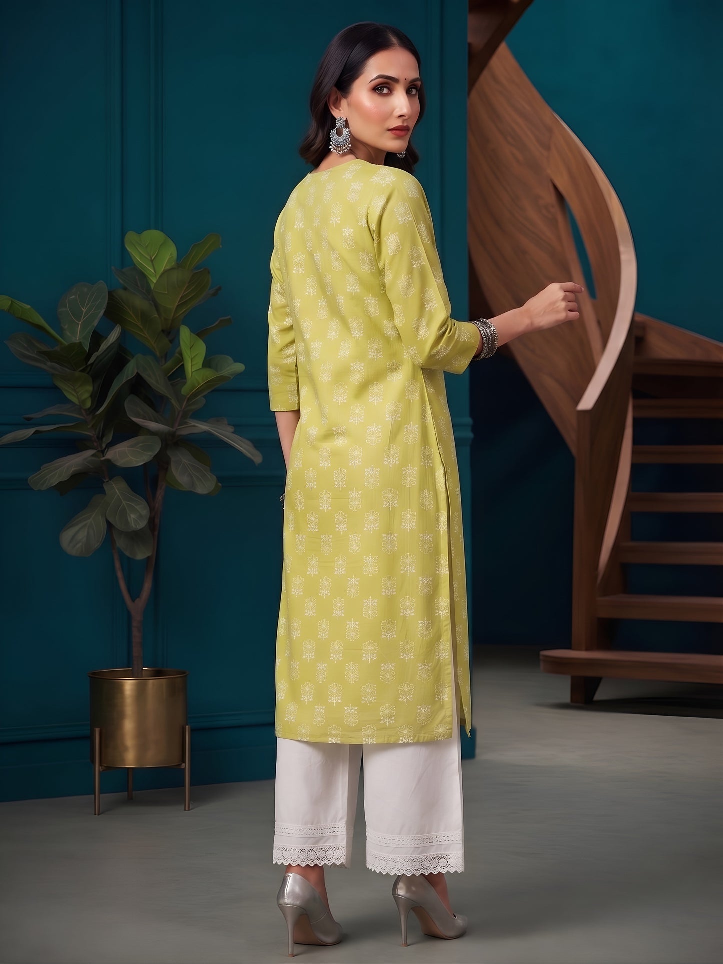 Printed Straight Kurta with Three Quarter Sleeves