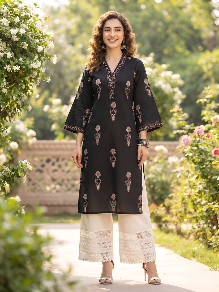 Printed Straight Kurta with Three Quarter Sleeves