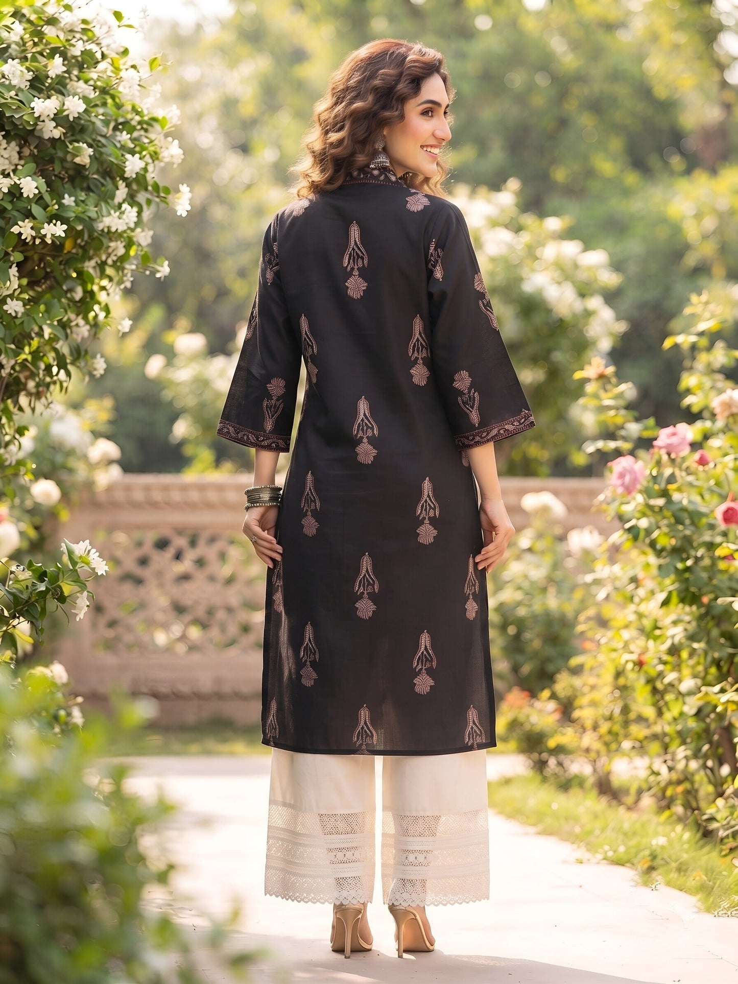 Printed Straight Kurta with Three Quarter Sleeves