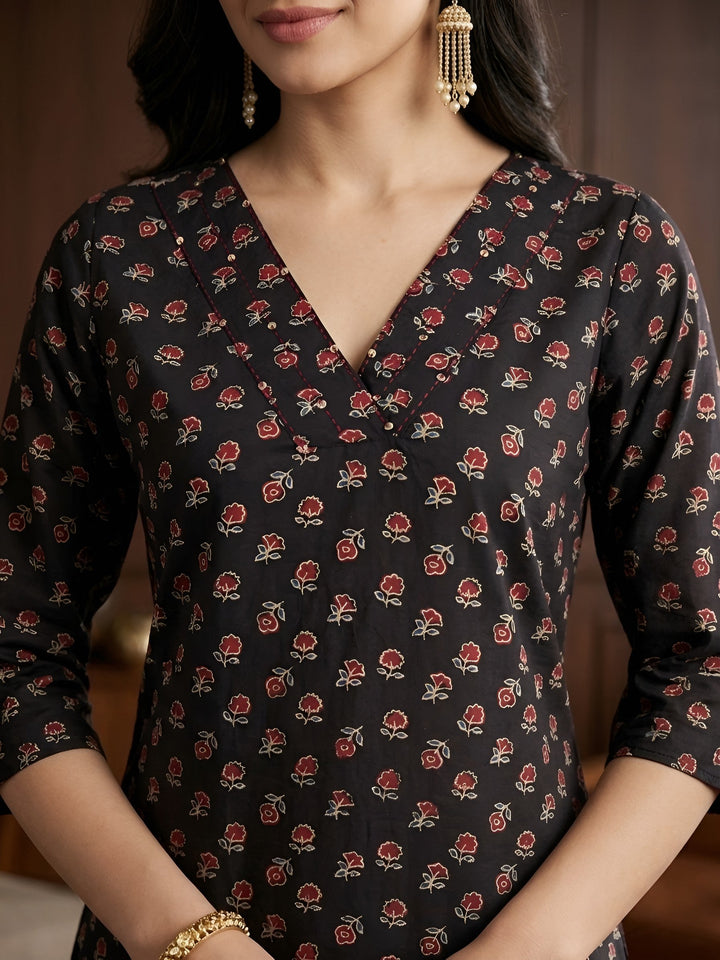 Printed Straight Kurta with Three Quarter Sleeves