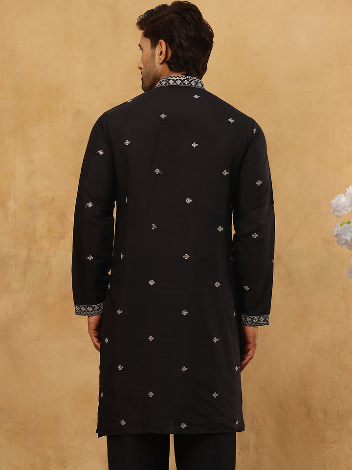Men’S Silk Blend Embroidered Kurta