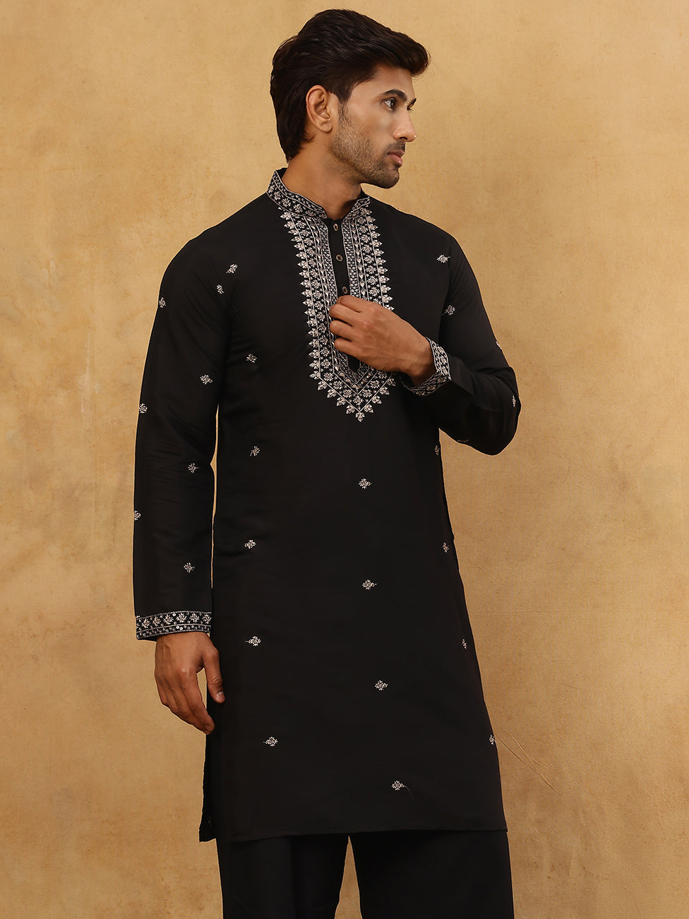 Men’S Silk Blend Embroidered Kurta
