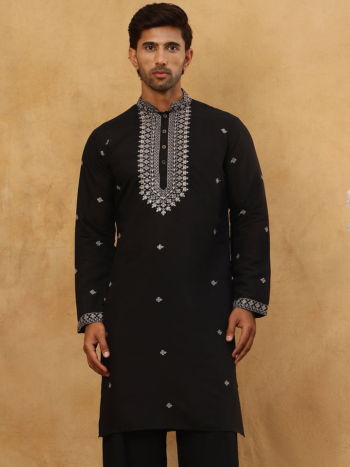 Men’S Silk Blend Embroidered Kurta