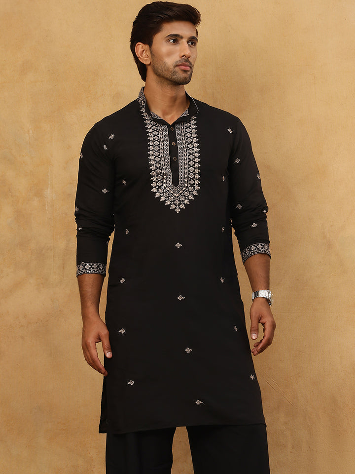 Men’S Silk Blend Embroidered Kurta