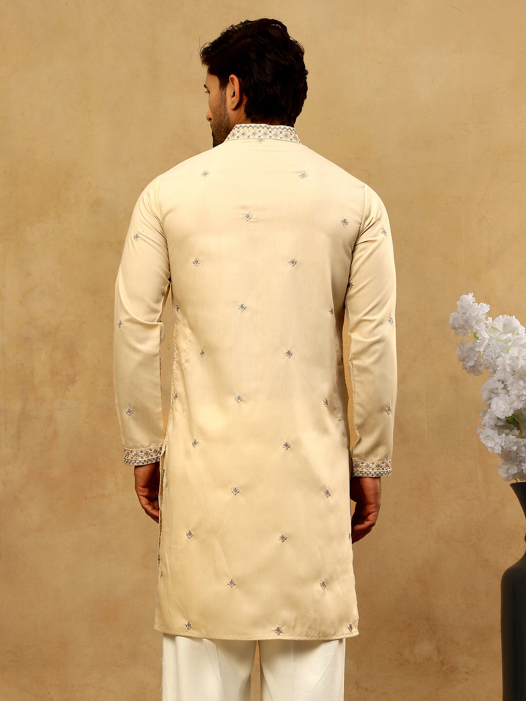 Men’S Silk Blend Embroidered Kurta