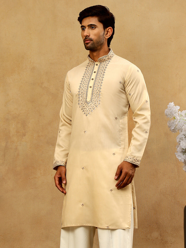 Men’S Silk Blend Embroidered Kurta