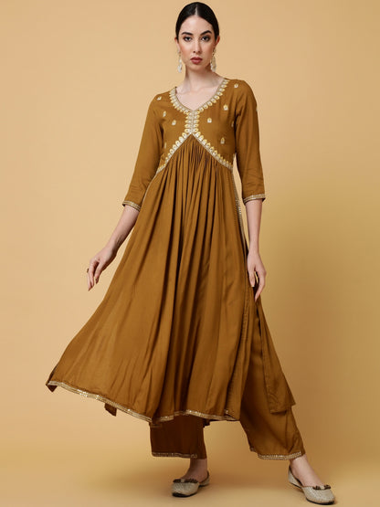 Rayon Calf Length Solid Semi-Flared 3/4 Sleeves V-Neck Kurta Bottom Set