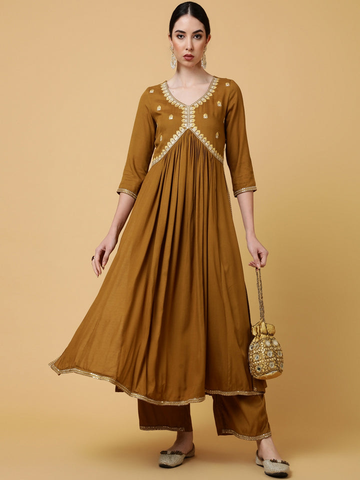 Rayon Calf Length Solid Semi-Flared 3/4 Sleeves V-Neck Kurta Bottom Set