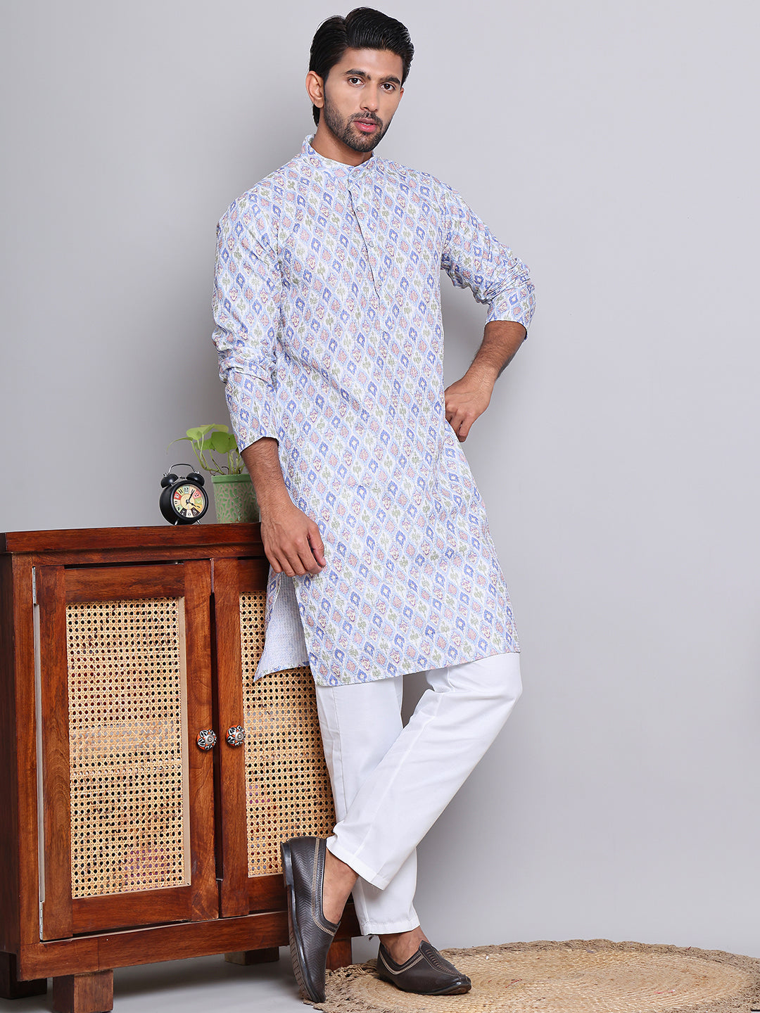 Men'S Printed And Embroidered Kurtas
